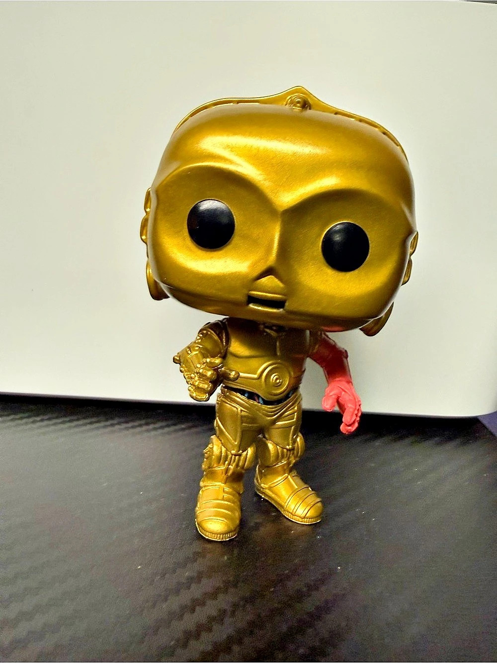 Funko Pop! Star Wars: The Force Awakens C-3PO (Red Arm) #64 vinyl bobble-head Go